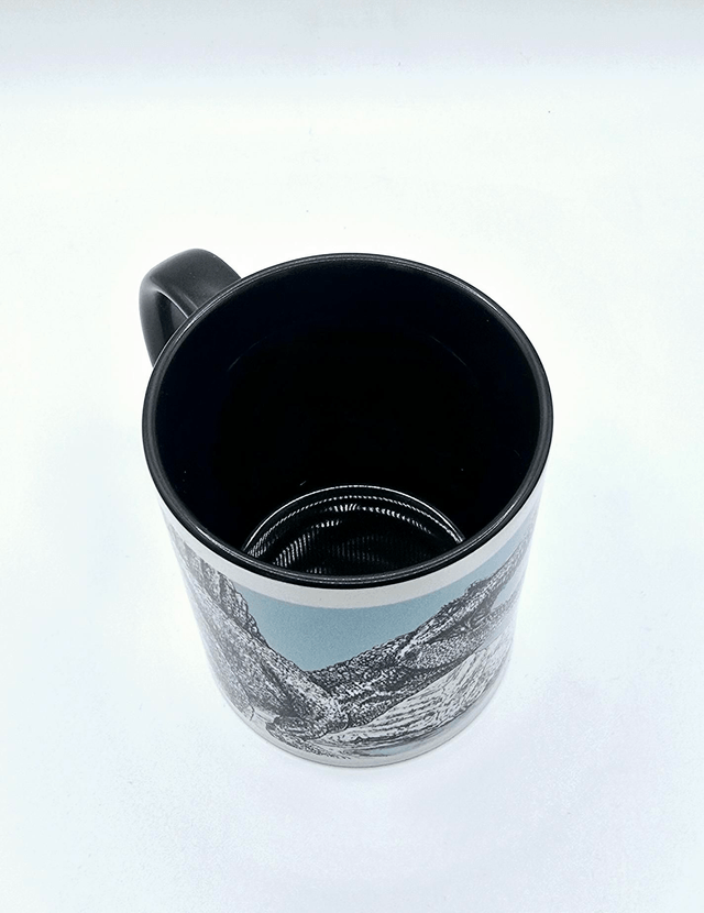 546. Jurrasic Coast. Dinosaurs at Durdle door Mug