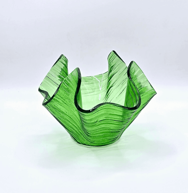 637. Vintage Handkerchief Bowl vase